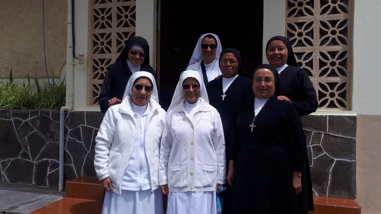 Madre Blanca, visita las comunidades de Hermanas de Loreto y Pelileo