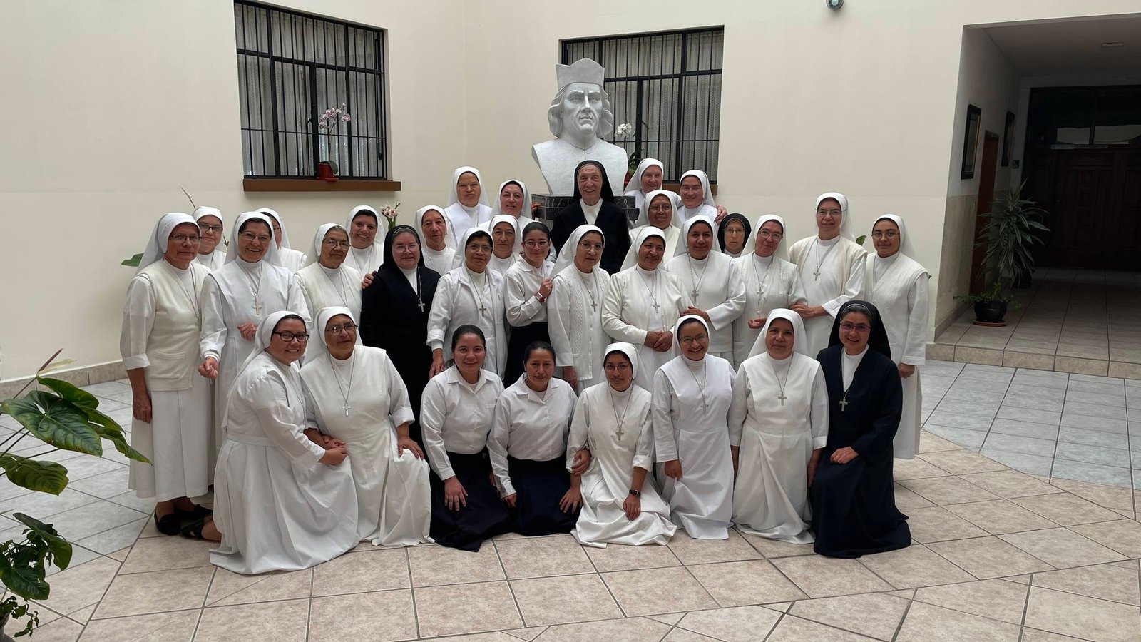 Agradecimiento a Madre Blanca Lima por su presencia cercana, sencilla y materna